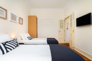 3 chambres, fer et planche à repasser, Wi-Fi, draps fournis