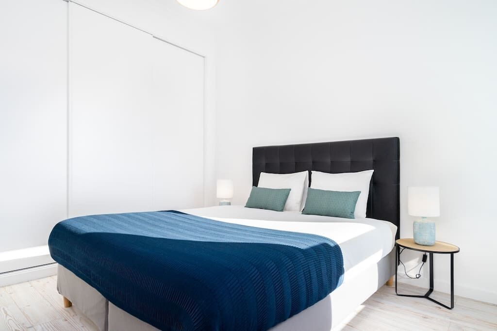 2 habitaciones, escritorio, tabla de planchar con plancha y wifi 