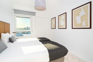 2 slaapkamers, een bureau, een strijkplank/strijkijzer, wifi