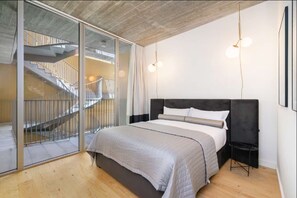 3 Schlafzimmer, Schreibtisch, Bügeleisen/Bügelbrett, WLAN