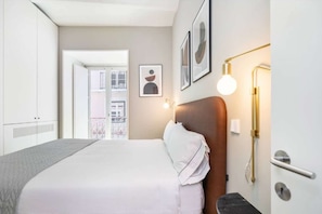 3 bedrooms, desk, iron/ironing board, WiFi