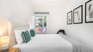 2 bedrooms, desk, iron/ironing board, WiFi