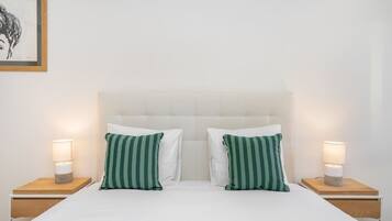 2 habitaciones, escritorio, tabla de planchar con plancha y wifi