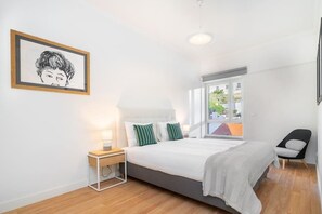 2 bedrooms, desk, iron/ironing board, WiFi