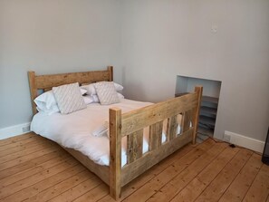 4 bedrooms, iron/ironing board, travel crib, free WiFi