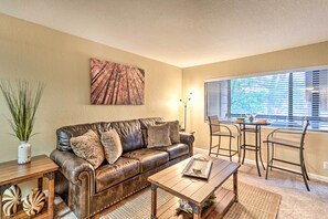 TV - Pool Access & Private Deck: Condo in Sedona (Sedona)