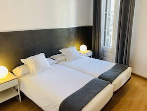 5 室のベッドルーム、アイロン / アイロン台、WiFi、ベッドシーツ
