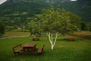 Outdoor dining - Lake Views Hotel contains 10 units  (Plav)