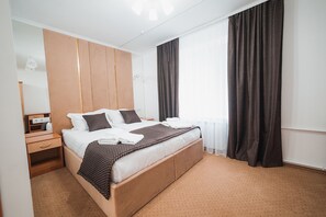 Camera Standard con letto matrimoniale o 2 letti singoli | Minibar, tende oscuranti, lenzuola