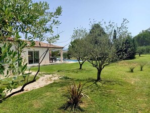 Property grounds - Air-conditioned villa, sleeps 8, Individual pool, Gard limite Ardèche, Uzès (Potelières)