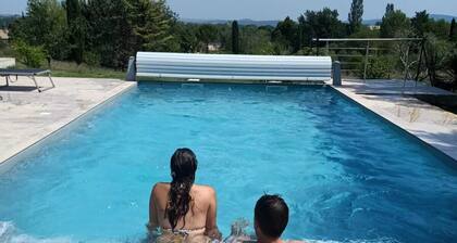 Air-conditioned villa, sleeps 8, Individual pool, Gard limite Ardèche, Uzès