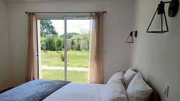 4 slaapkamers, een strijkplank/strijkijzer, reisbedje, gratis wifi