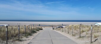 Ruim vakantiehuis voor 4 personen, sauna, 2 badkamers vlakbij het strand. 