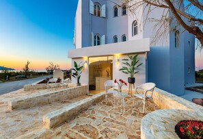 Daily continental breakfast for a fee - Pinelopi Beach Suites (Apokoronas)