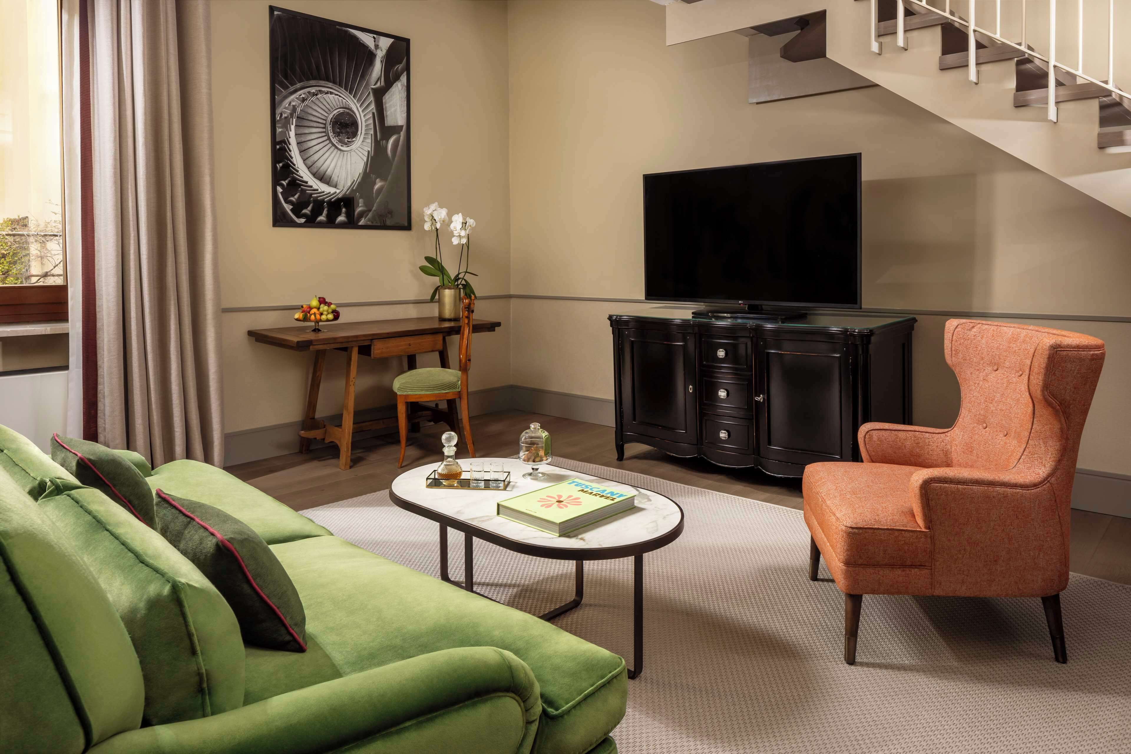 suite (duplex) | 1 bedroom, minibar, in-room safe, desk