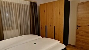 WiFi (free), bed sheets - Studler-Hofchalets (Oberperfuss)