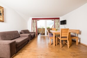 Minibar, individually decorated, individually furnished, desk - Hieserhof (Neustift Im Stubaital)