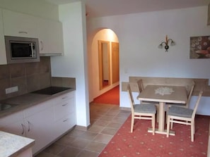 Apartment (Top 6) | Eigene Küche | Kühlschrank, Herdplatte, Geschirrspüler, Kochgeschirr/Geschirr/Besteck