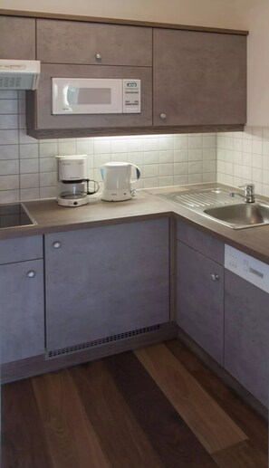 Apartment (Top 3) | Private kitchen | Fridge, stovetop, dishwasher, cookware/dishes/utensils - Jedelerhof Ranalter (Neustift Im Stubaital)