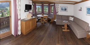 Apartment (Top 3) | Living area | Table tennis