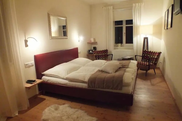 Double Room | Desk, free WiFi, bed sheets