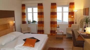 Double Room | Desk, free WiFi, bed sheets