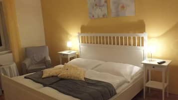 Double Room | Desk, free WiFi, bed sheets