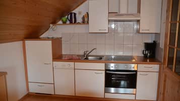 Fjölskylduíbúð - 3 svefnherbergi - reyklaust - útsýni yfir sundlaug | Einkaeldhús | Ísskápur, bakarofn, eldavélarhellur, uppþvottavél