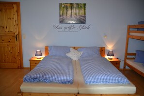 Blackout curtains, iron/ironing board, free cots/infant beds, free WiFi - Steinerhof (Liebenfels)