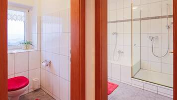 Shower, towels