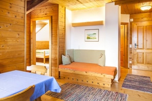 Family Apartment | 2 bedrooms, soundproofing, iron/ironing board, travel crib - Baby-/Kinderhof Aicherbauer (Seeham)