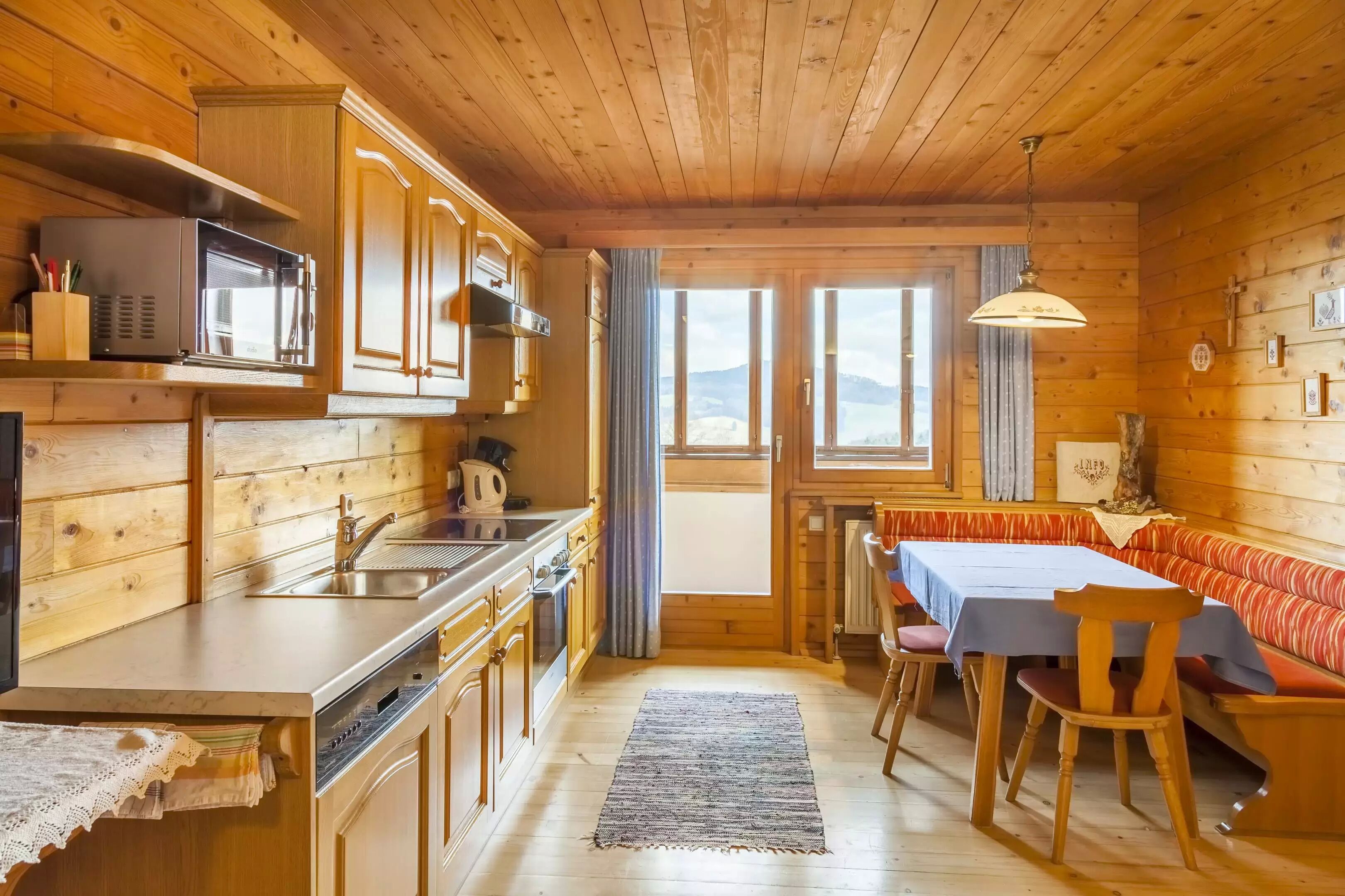 Familienapartment | Eigene Küche | Kühlschrank, Mikrowelle, Ofen, Herdplatte