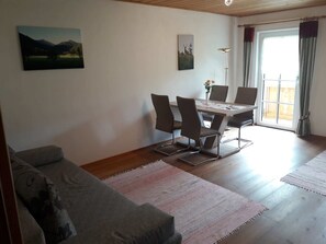 Apartment (Aufhofköpfl) | Wohnzimmer | LCD-Fernseher, Tischtennisplatte