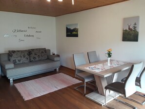 Apartment (Aufhofköpfl) | Living room | LCD TV, table tennis - Hauserbauer (Hintersee)