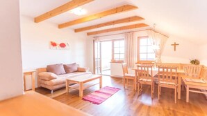 Apartment (Klatschmohn) | Living area - Weslhof (Attersee)