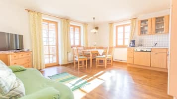 Apartment (Sonnenblume) | Wohnbereich | Flachbildfernseher