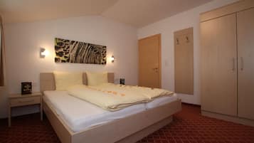 Family Apartment (Karlspitze) | 2 bedrooms, hypo-allergenic bedding, free WiFi, bed sheets