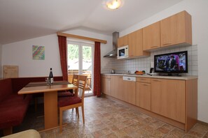 Family Apartment (Karlspitze) | Private kitchen - Appartementhaus Karlspitze Natur Pur (Kaunertal)