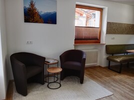 Studio (Kaunergrat) | Living area | LCD TV