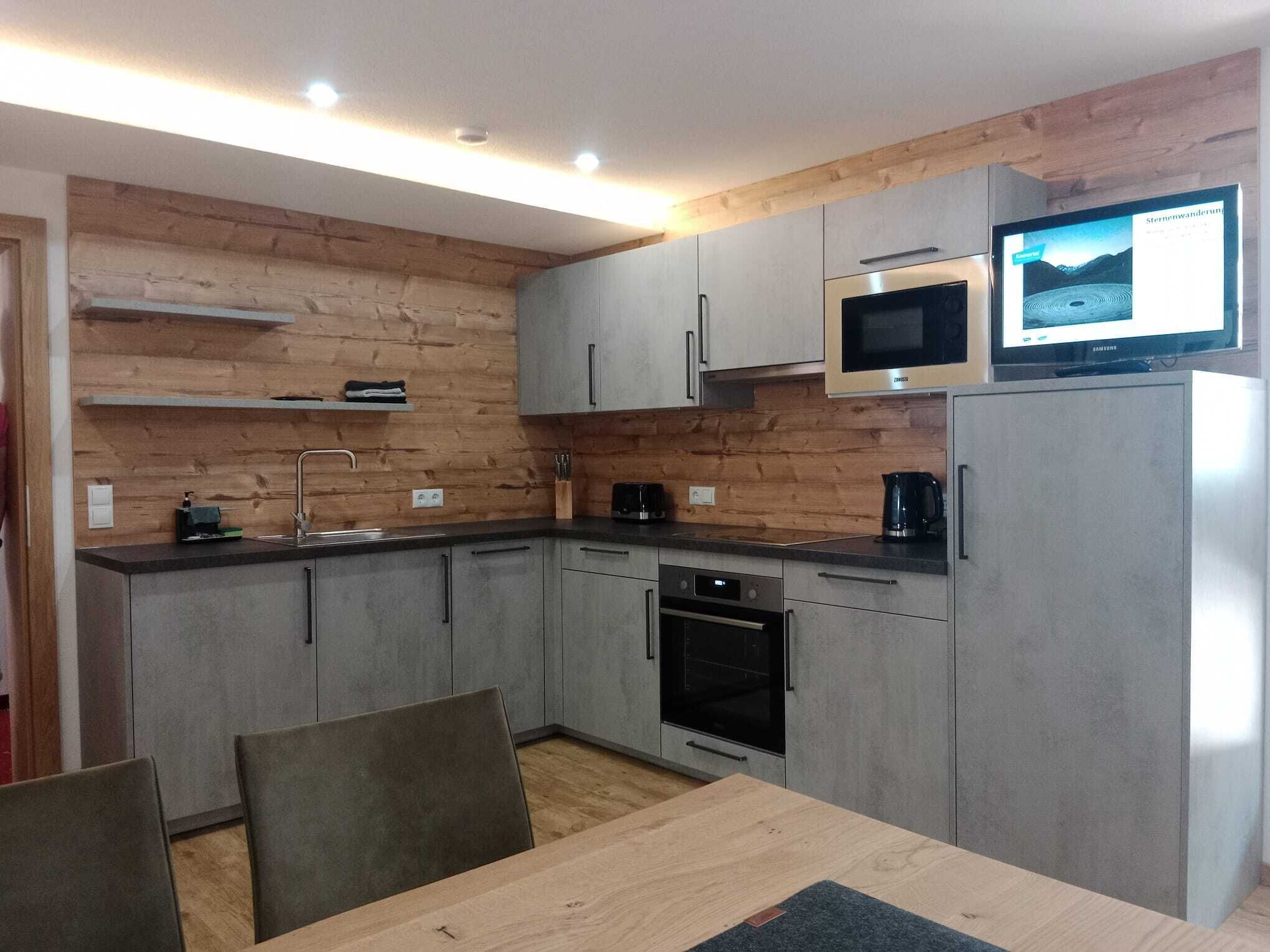Adlerblick | Private kitchen | Full-sized fridge, microwave, blender, eco-friendly cleaning products