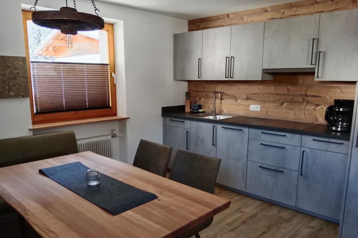 Studio (Kaunergrat) | Private kitchen | Full-size fridge, microwave, blender, eco-friendly cleaning products
