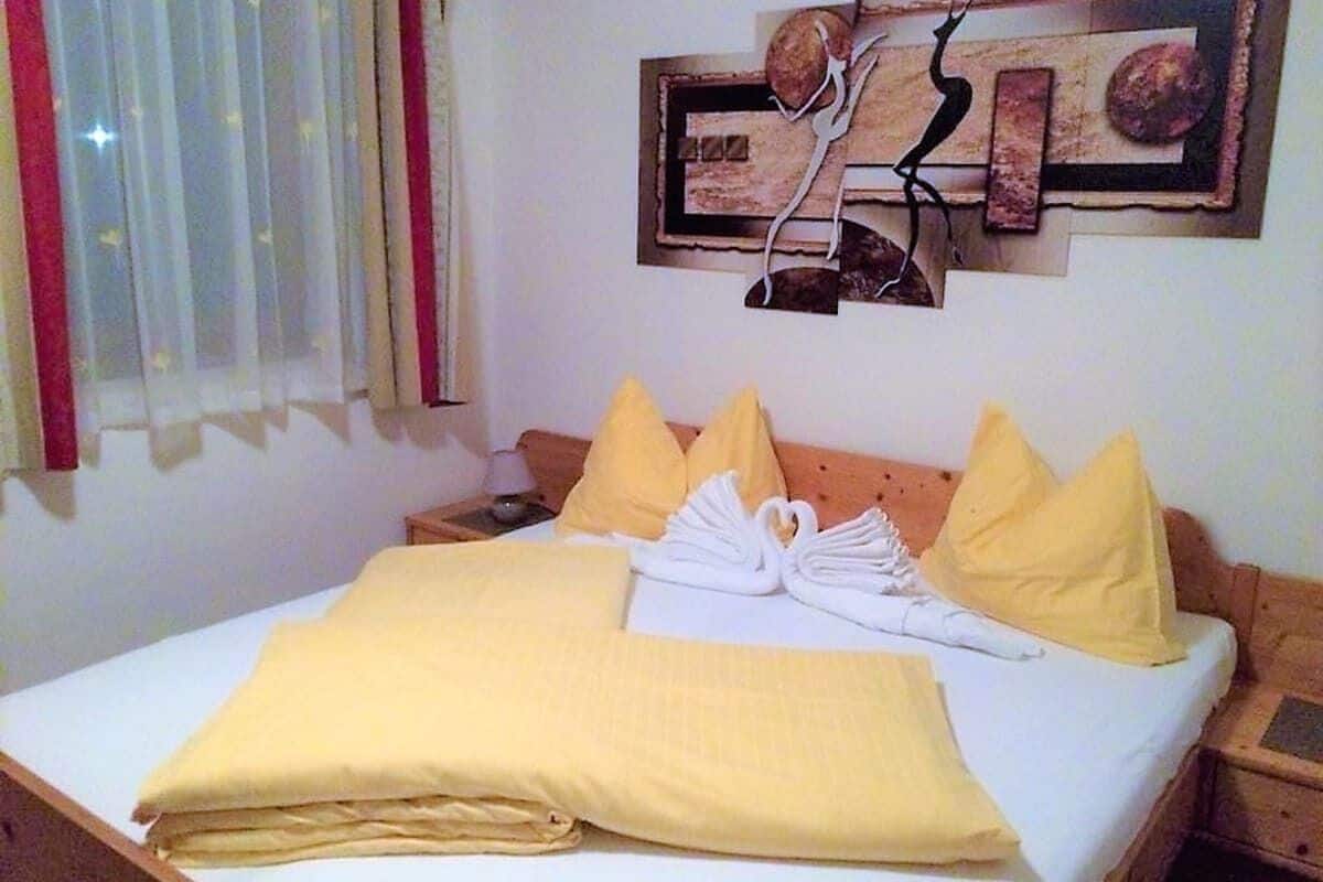 Family Room (Gartenblick) | Hypo-allergenic bedding, soundproofing, cots/infant beds, free WiFi