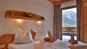 Double Room (Alpenwelt) | Hypo-allergenic bedding, soundproofing, cots/infant beds, free WiFi - Sieglhub Hotel Apartments Chalet (Flachau)