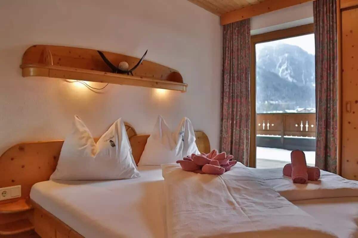 Double Room (Alpenwelt) | Hypo-allergenic bedding, soundproofing, cots/infant beds, free WiFi