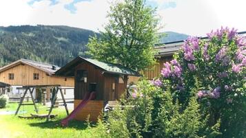 Tempat bermain anak - outdoor