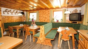 Breakfast area - Bio-Bauernhof Ringlerhof (Michaelerberg-Pruggern)