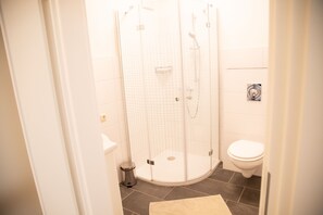 Basic Condo | Bathroom