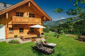 Garden view - Almchalet Linharterhof (Haus)