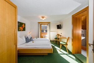 Double Room | Free WiFi, bed sheets