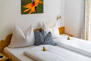 Double Room | Free WiFi, bed sheets - Linharterhof Zimmer (Haus)